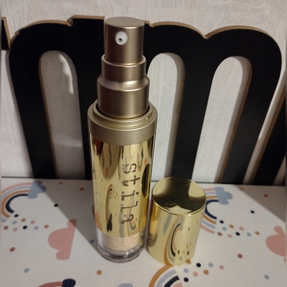 Stila Hide & Chic Fluid Foundation